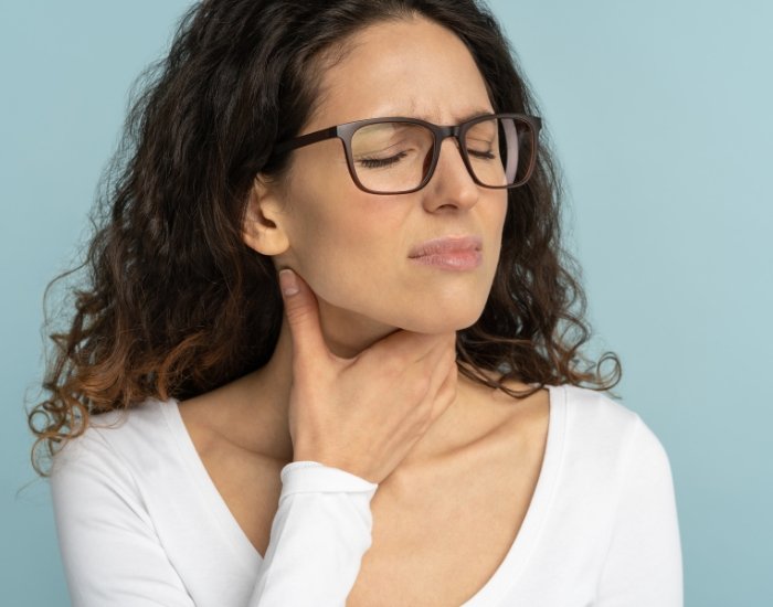 Soreness When Swallowing why does it hurt when I swallow saliva or food in throat
