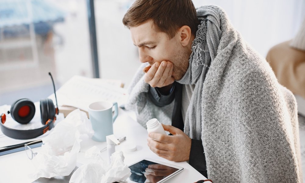 Illustration comparing healthy sinuses with inflamed sinuses caused by allergies and sinus infection